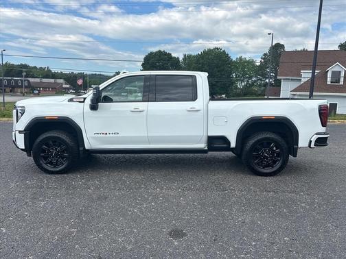 Summit White 2024 GMC Sierra 2500 AT4