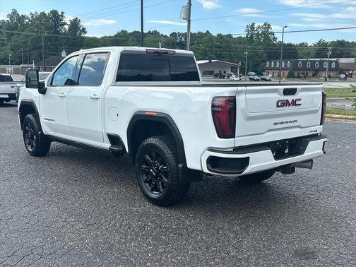 Summit White 2024 GMC Sierra 2500 AT4