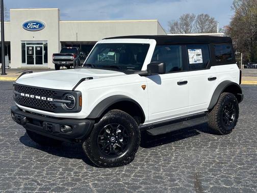 Oxford White 2026 Ford Bronco Badlands