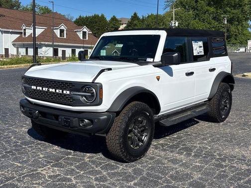 Oxford White 2026 Ford Bronco Badlands