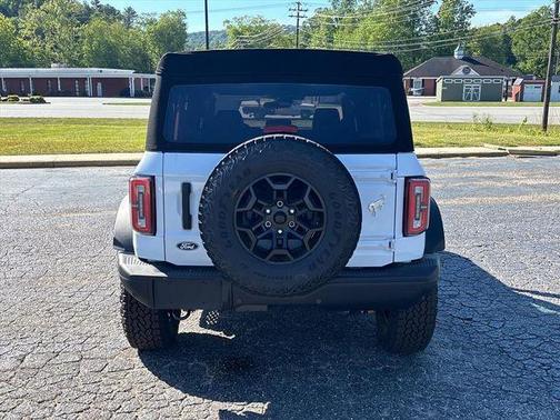 Oxford White 2026 Ford Bronco Badlands