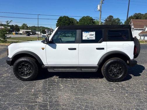 Oxford White 2026 Ford Bronco Badlands