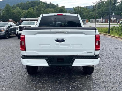Oxford White 2022 Ford F-150 XLT