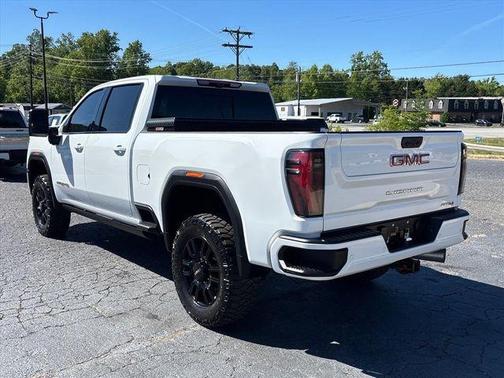 Summit White 2024 GMC Sierra 2500 AT4