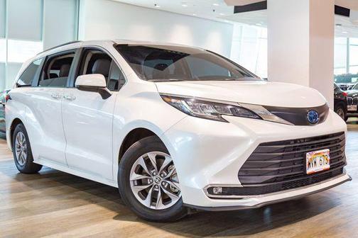 2023 Toyota Sienna XLE