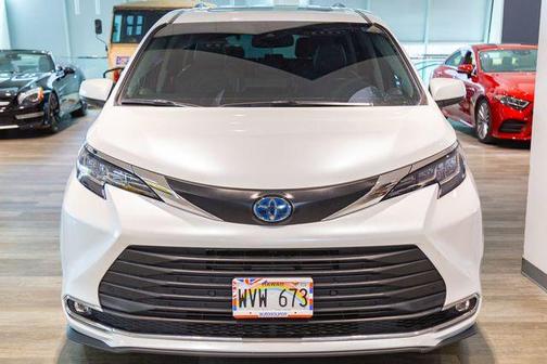 2023 Toyota Sienna XLE