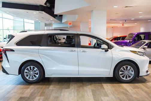 2023 Toyota Sienna XLE