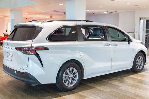 2023 Toyota Sienna XLE