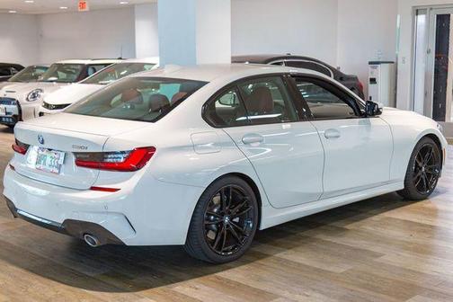 2022 BMW 330 i