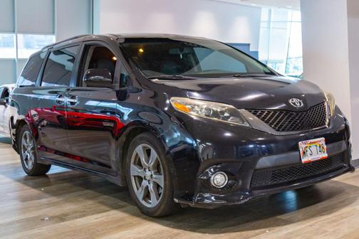 Midnight Black 2017 Toyota Sienna SE Premium
