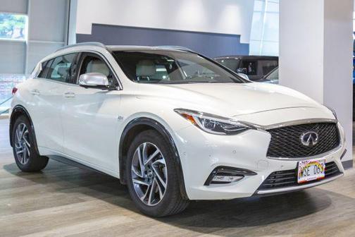 2017 INFINITI QX30 Premium