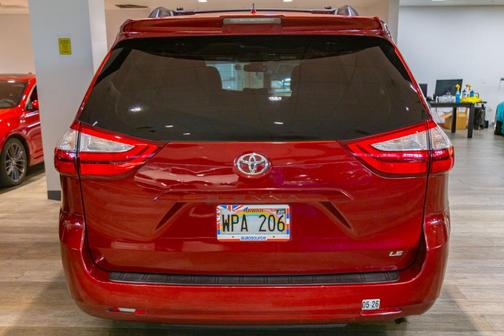 Salsa Red Pearl 2018 Toyota Sienna LE