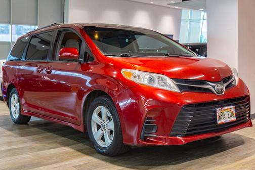 Salsa Red Pearl 2018 Toyota Sienna LE