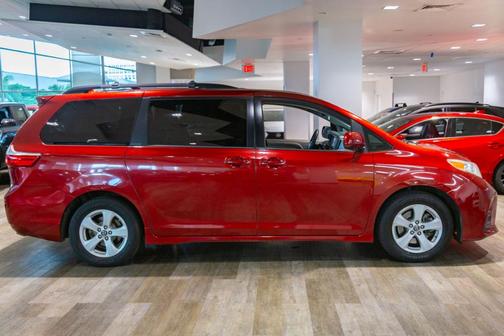 Salsa Red Pearl 2018 Toyota Sienna LE