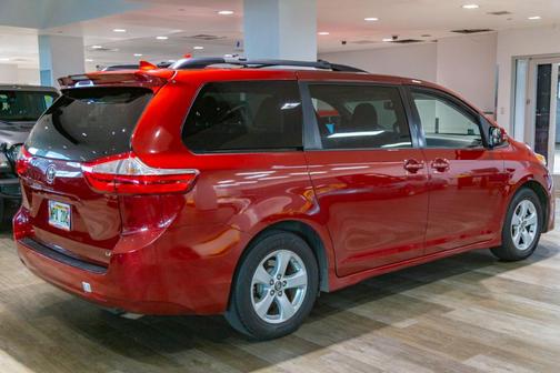 Salsa Red Pearl 2018 Toyota Sienna LE