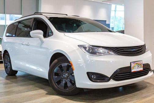 Bright White Clearcoat 2019 Chrysler Pacifica Hybrid Touring Plus