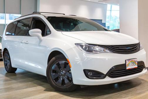 Bright White Clearcoat 2019 Chrysler Pacifica Hybrid Touring Plus