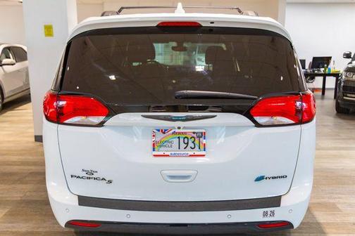Bright White Clearcoat 2019 Chrysler Pacifica Hybrid Touring Plus