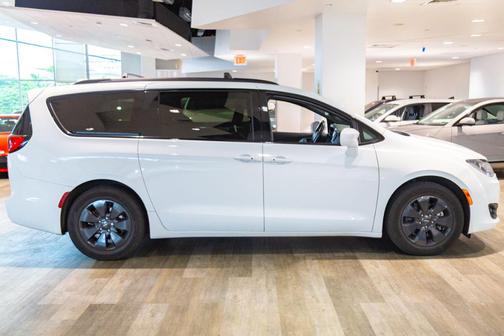 Bright White Clearcoat 2019 Chrysler Pacifica Hybrid Touring Plus