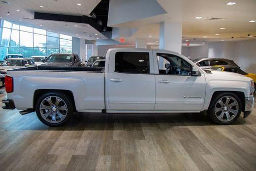 Iridescent Pearl Tricoat 2017 Chevrolet Silverado 1500 1LT