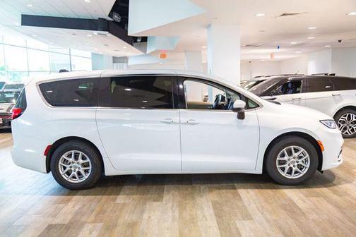 2023 Chrysler Pacifica Touring-L