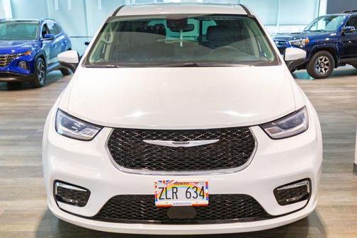 2023 Chrysler Pacifica Touring-L