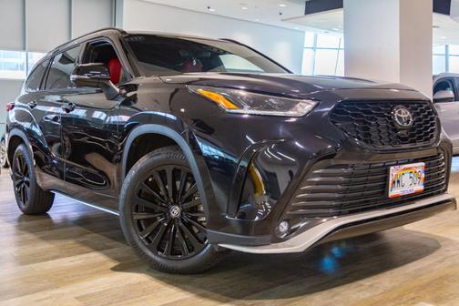 Midnight Black Metallic 2023 Toyota Highlander XSE SUV