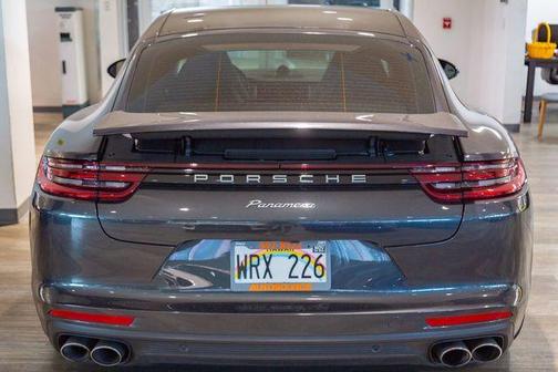 2018 Porsche Panamera 2