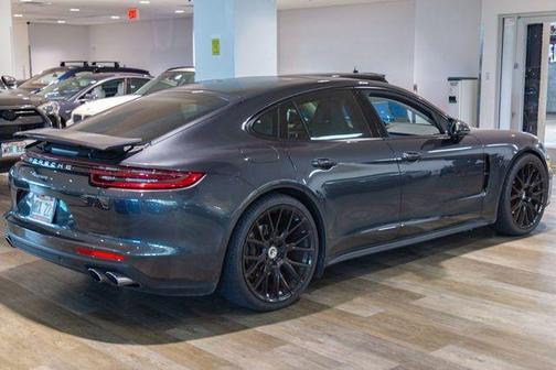 2018 Porsche Panamera 2