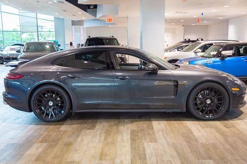 2018 Porsche Panamera 2