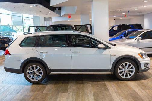 2017 Volkswagen Golf Alltrack TSI S