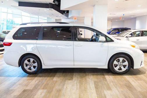 2020 Toyota Sienna LE