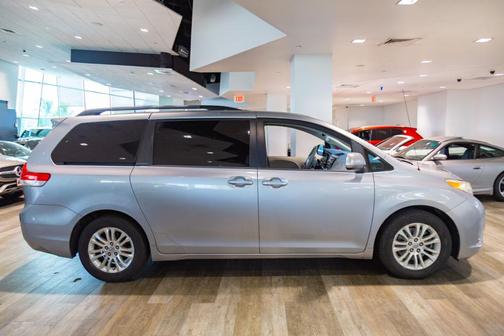 2013 Toyota Sienna XLE