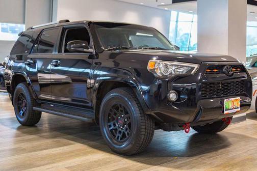 Midnight Black Metallic 2019 Toyota 4Runner SR5
