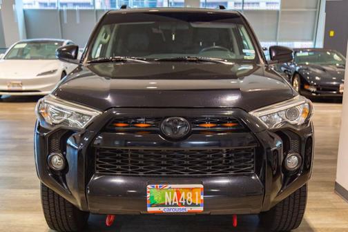 Midnight Black Metallic 2019 Toyota 4Runner SR5