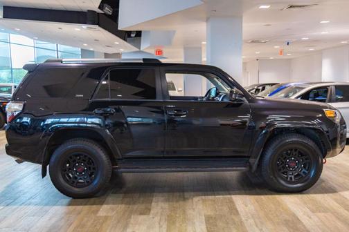 Midnight Black Metallic 2019 Toyota 4Runner SR5
