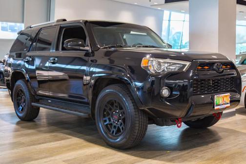 Midnight Black Metallic 2019 Toyota 4Runner SR5