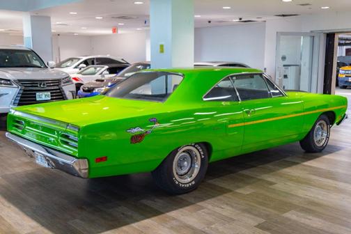 Green 1970 Plymouth Roadrunner CUBIC-INCH BIG-BLOCK MOPAR V8.