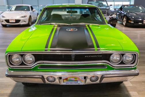 Green 1970 Plymouth Roadrunner CUBIC-INCH BIG-BLOCK MOPAR V8.