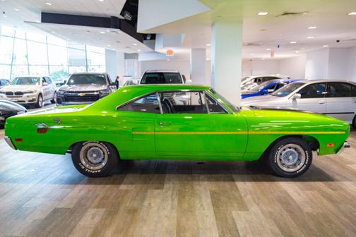 Green 1970 Plymouth Roadrunner CUBIC-INCH BIG-BLOCK MOPAR V8.