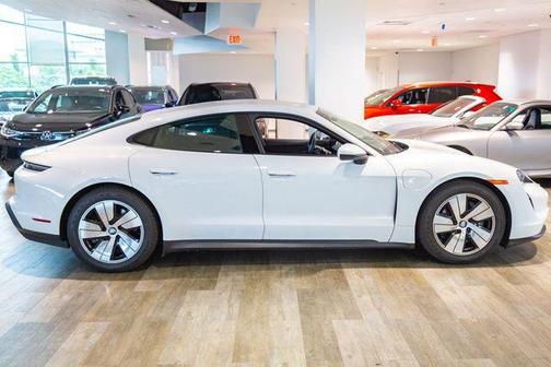 2022 Porsche Taycan Base