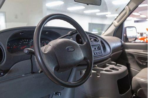 2004 Ford E350 Super Duty XLT