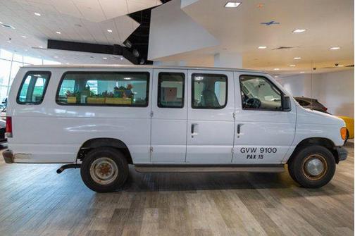 2004 Ford E350 Super Duty XLT