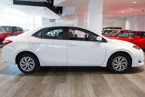 Super White 2018 Toyota Corolla SE