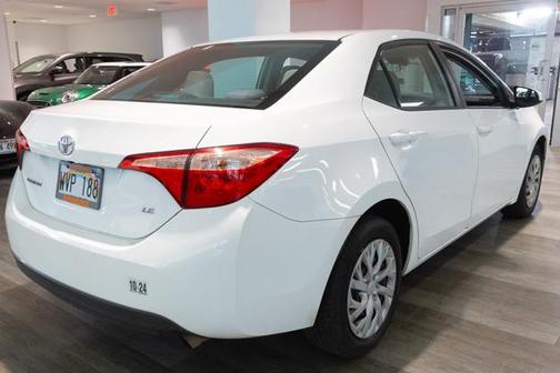 Super White 2018 Toyota Corolla SE