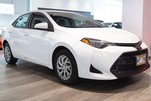 Super White 2018 Toyota Corolla SE