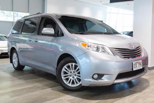 2017 Toyota Sienna XLE