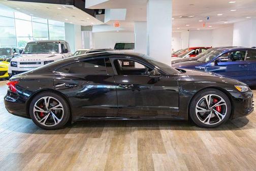 Mythos Black Metallic 2022 Audi e-tron GT Premium Plus