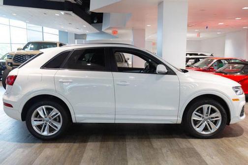 Cortina White 2017 Audi Q3 2.0T Premium