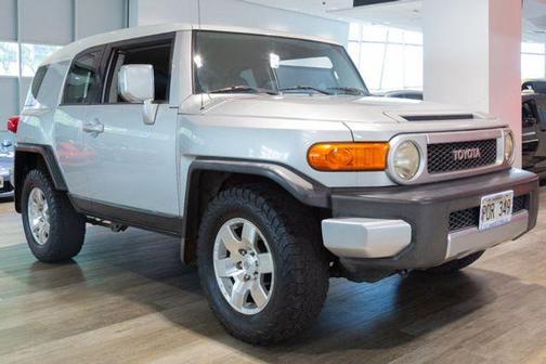 White / Titanium Metallic 2007 Toyota FJ Cruiser